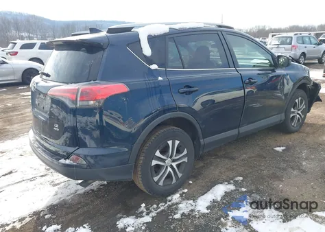 2017 Toyota Rav4 Le z USA, uszkodzony, nr VIN JTMBFREV8HJ114186